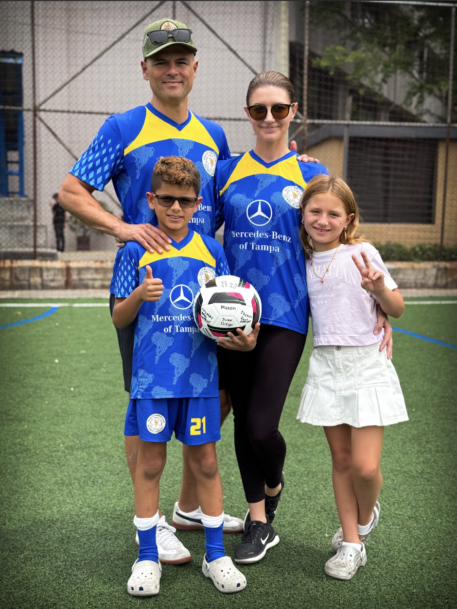Familia acompañando a su jugador